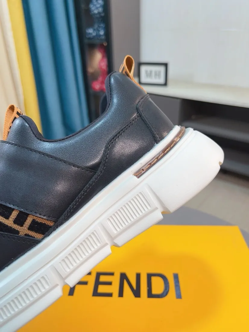 Men's shoes 💰400🌹🌹[FENDI] Fendi's classic and comfortable men's shoes, this complex sneaker is made of soft calfskin➕genuine leather lining➕original ultra-light rubber material with rough outsole. This unique light style is suitable for the casual and refined sensibility of this season. It is comfortable and natural on the feet. It is an everyday style for casual travel in autumn and winter! 38/44